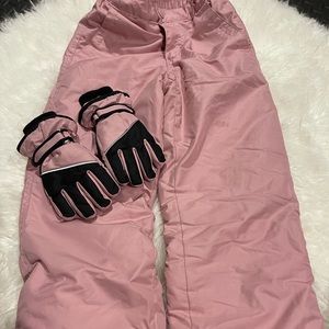 Childrens place snow pants size 6 and gloves